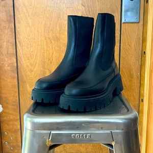 Feners black leather combat boot from Spain, new, gorgeous craftsmanship